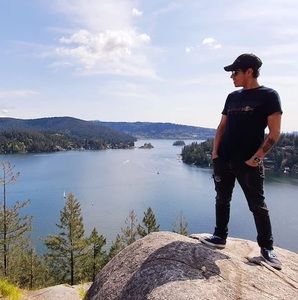 Meet your Posher, Efren